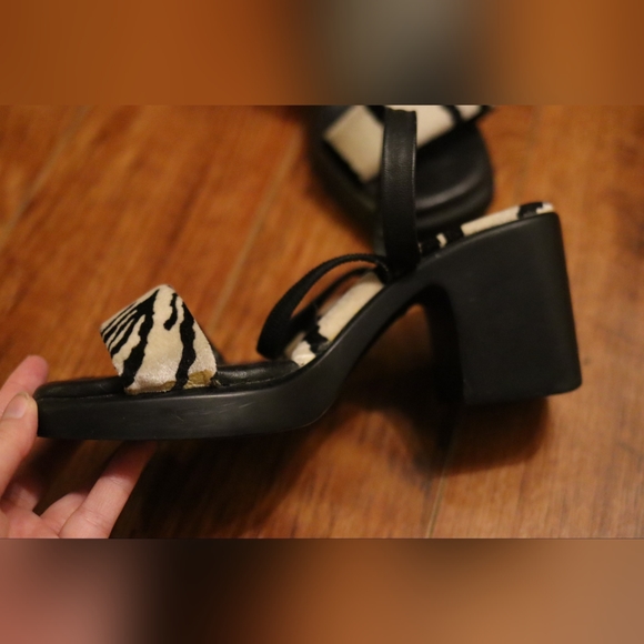 00's zebra print platform heels - Picture 4 of 4